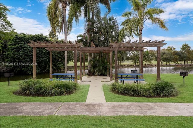 437 Vista Isles Dr 2217, Sunrise, FL 33325