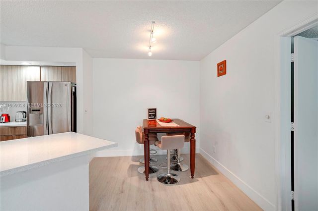 437 Vista Isles Dr 2217, Sunrise, FL 33325