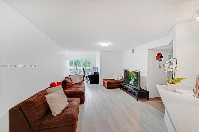 437 Vista Isles Dr 2217, Sunrise, FL 33325