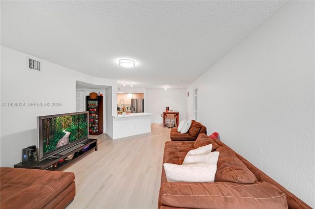 437 Vista Isles Dr 2217, Sunrise, FL 33325