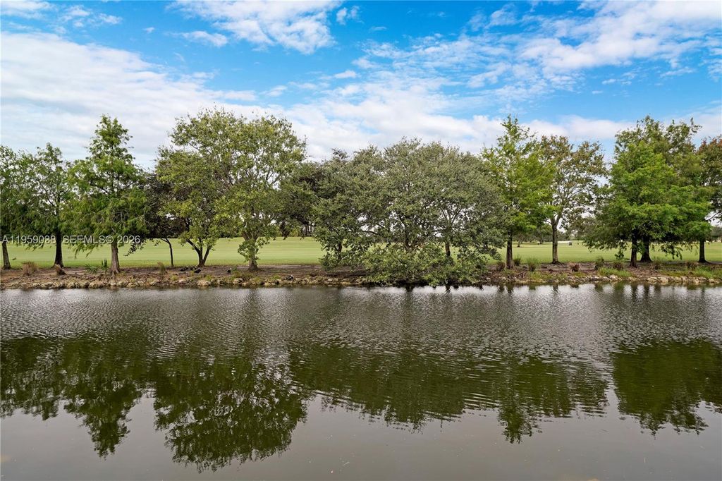 437 Vista Isles Dr 2217, Sunrise, FL 33325