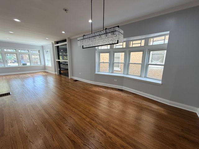 8118 S Saint Lawrence Avenue, Chicago, IL 60619