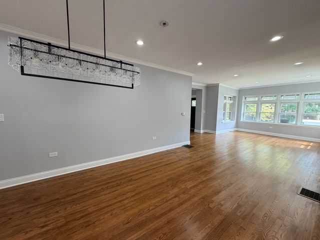 8118 S Saint Lawrence Avenue, Chicago, IL 60619