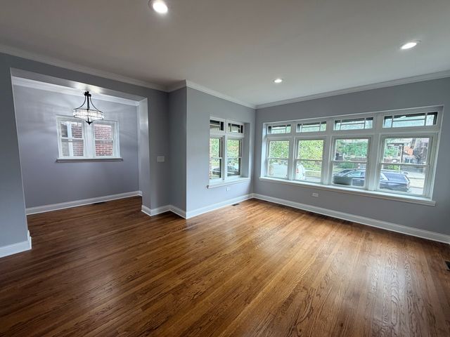 8118 S Saint Lawrence Avenue, Chicago, IL 60619