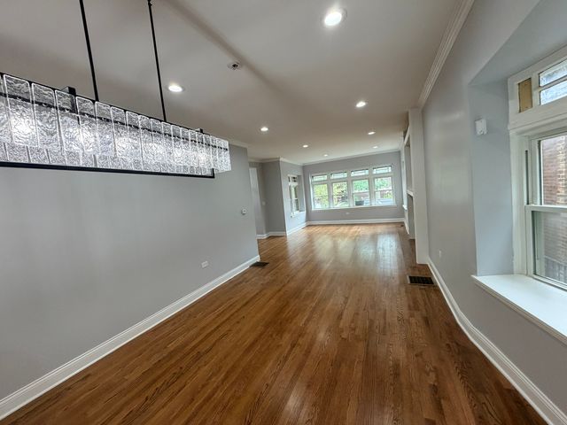 8118 S Saint Lawrence Avenue, Chicago, IL 60619