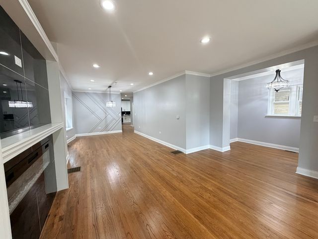 8118 S Saint Lawrence Avenue, Chicago, IL 60619