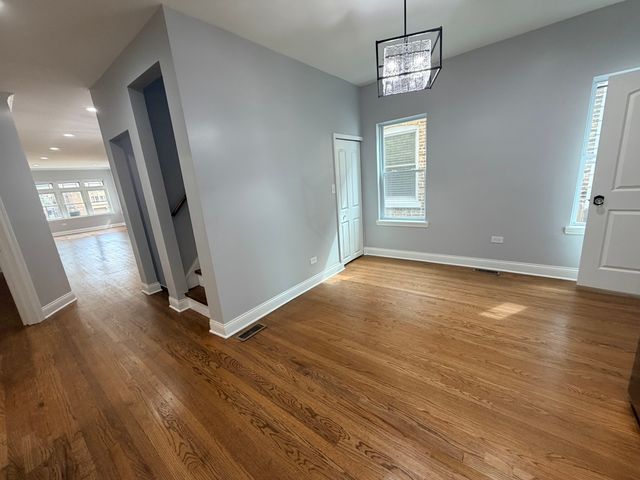 8118 S Saint Lawrence Avenue, Chicago, IL 60619