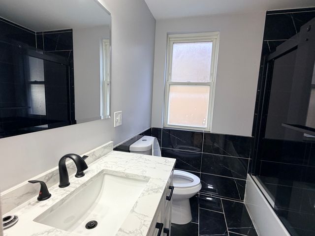 8118 S Saint Lawrence Avenue, Chicago, IL 60619