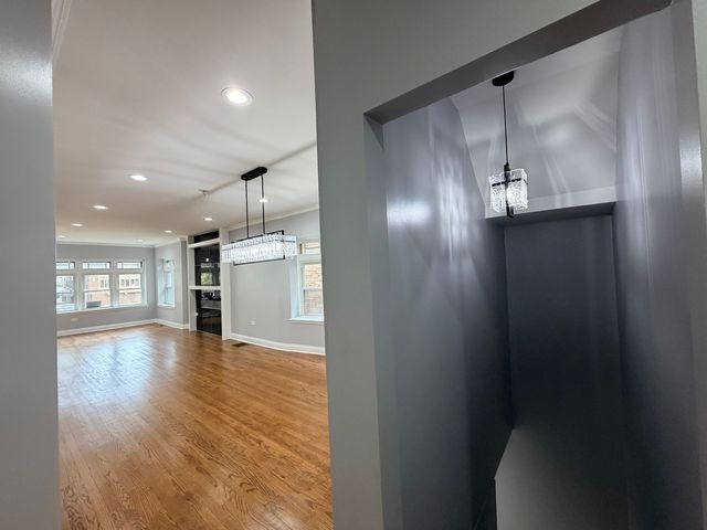 8118 S Saint Lawrence Avenue, Chicago, IL 60619