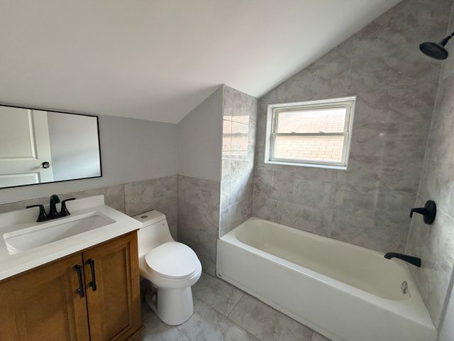 8118 S Saint Lawrence Avenue, Chicago, IL 60619