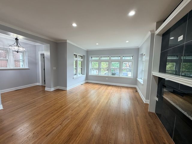 8118 S Saint Lawrence Avenue, Chicago, IL 60619