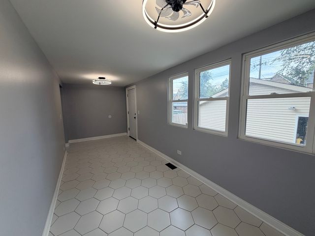 8118 S Saint Lawrence Avenue, Chicago, IL 60619