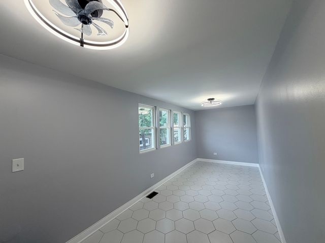 8118 S Saint Lawrence Avenue, Chicago, IL 60619