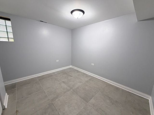8118 S Saint Lawrence Avenue, Chicago, IL 60619