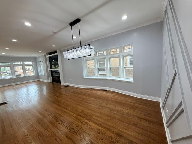 8118 S Saint Lawrence Avenue, Chicago, IL 60619