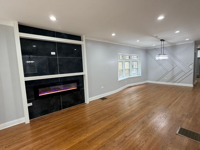 8118 S Saint Lawrence Avenue, Chicago, IL 60619
