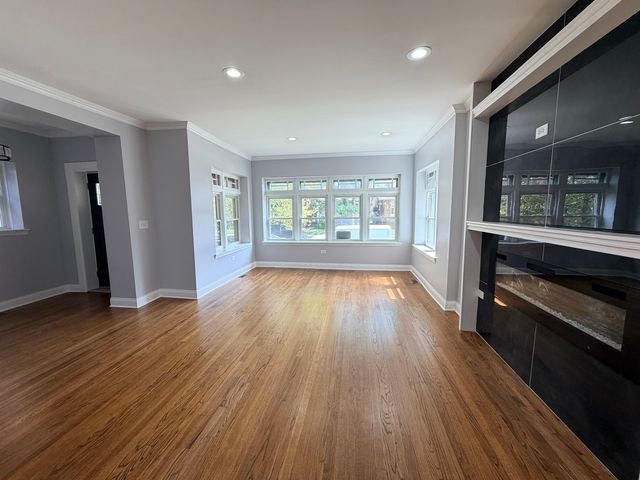 8118 S Saint Lawrence Avenue, Chicago, IL 60619