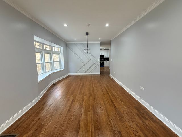 8118 S Saint Lawrence Avenue, Chicago, IL 60619