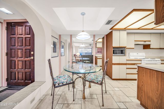 10410 N CAVE CREEK Road 1018, Phoenix, AZ 85020
