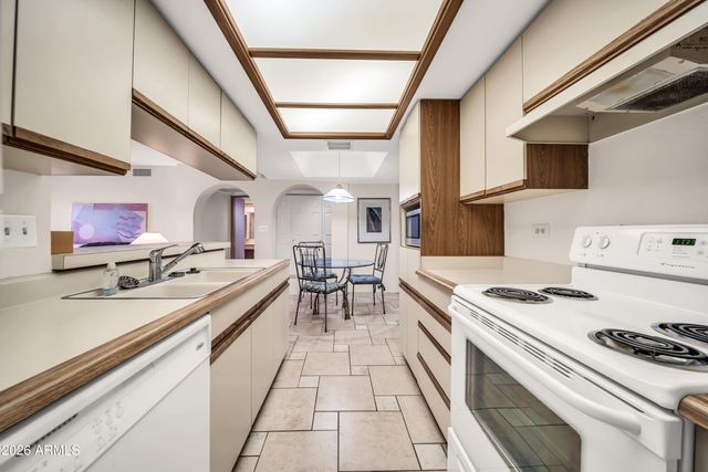 10410 N CAVE CREEK Road 1018, Phoenix, AZ 85020