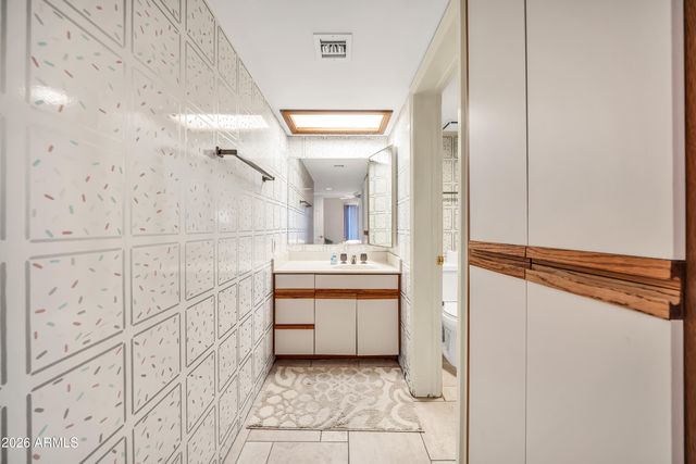 10410 N CAVE CREEK Road 1018, Phoenix, AZ 85020
