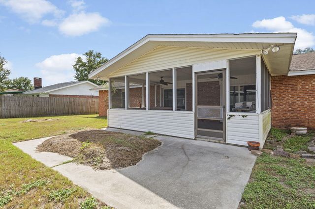 88 Mooring Lane, Shalimar, FL 32579