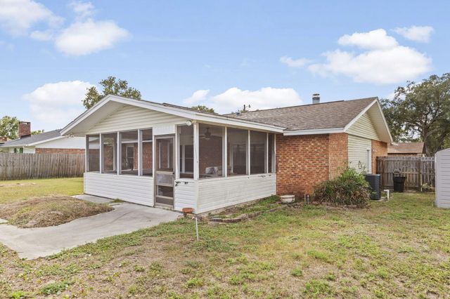 88 Mooring Lane, Shalimar, FL 32579