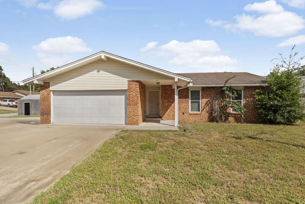 88 Mooring Lane, Shalimar, FL 32579