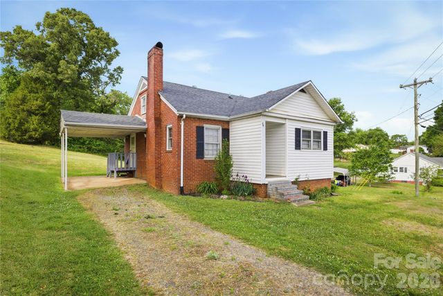 1348 Hibriten Drive SE, Lenoir, NC 28645