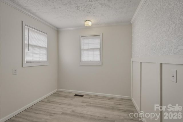 1348 Hibriten Drive SE, Lenoir, NC 28645