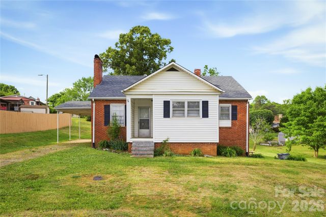 1348 Hibriten Drive SE, Lenoir, NC 28645