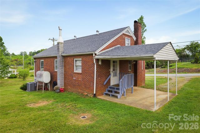 1348 Hibriten Drive SE, Lenoir, NC 28645