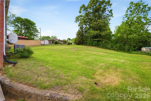 1348 Hibriten Drive SE, Lenoir, NC 28645
