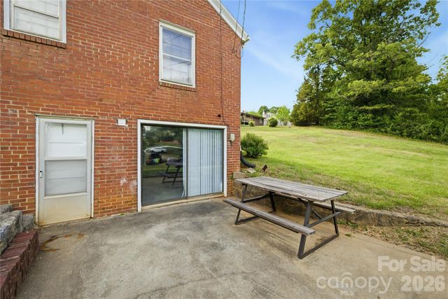 1348 Hibriten Drive SE, Lenoir, NC 28645