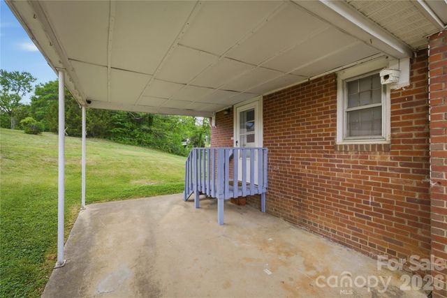 1348 Hibriten Drive SE, Lenoir, NC 28645