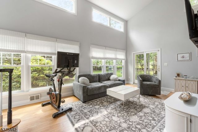 13 Fox Hill Dr, Warren Twp., NJ 07059