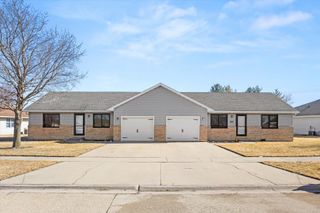 1605-1607 Schubert Drive, Morris, IL 60450