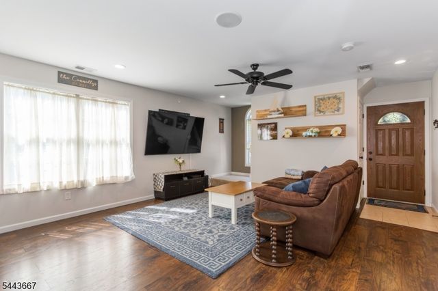 21 Louis Ave, West Milford Twp., NJ 07480