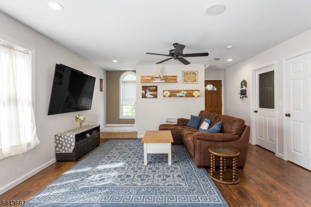 21 Louis Ave, West Milford Twp., NJ 07480