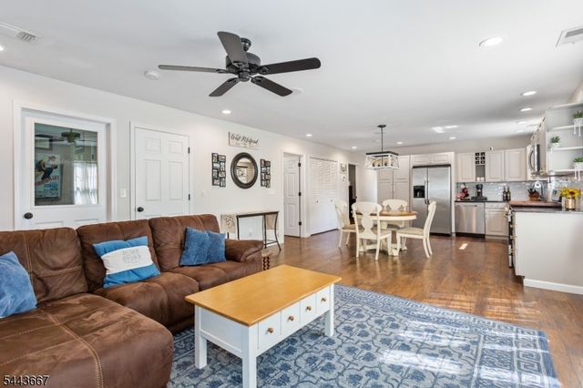 21 Louis Ave, West Milford Twp., NJ 07480