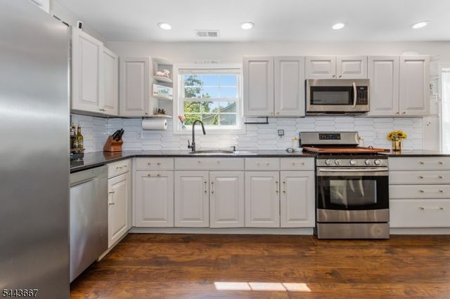 21 Louis Ave, West Milford Twp., NJ 07480