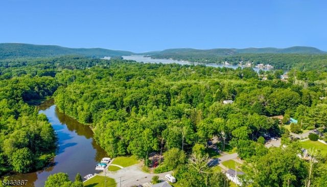 21 Louis Ave, West Milford Twp., NJ 07480