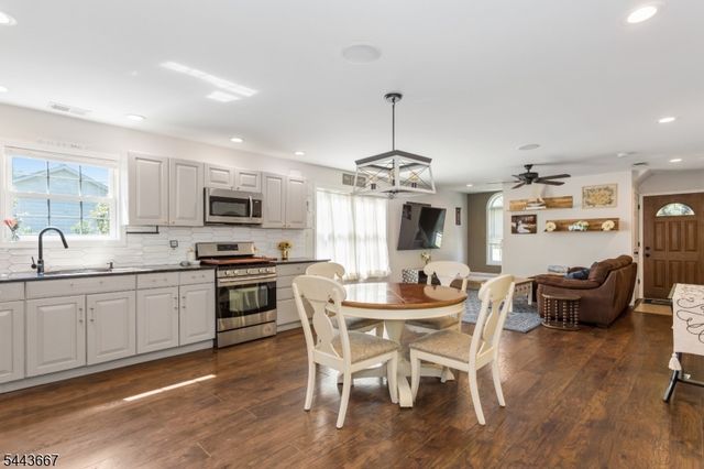 21 Louis Ave, West Milford Twp., NJ 07480