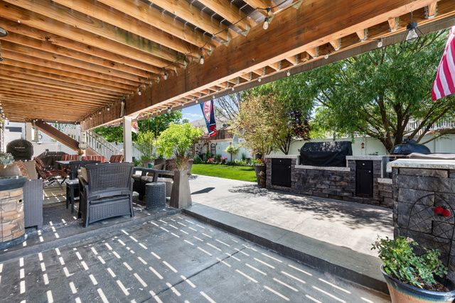 1593 W 1550 S, Woods Cross, UT 84087