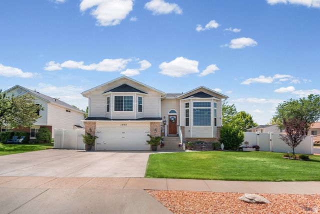 1593 W 1550 S, Woods Cross, UT 84087