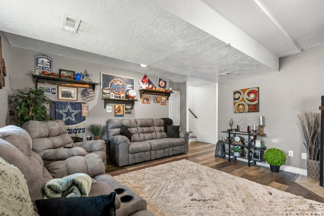 1593 W 1550 S, Woods Cross, UT 84087