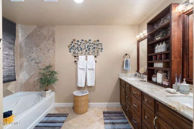 1627 E EARLL Drive, Phoenix, AZ 85016