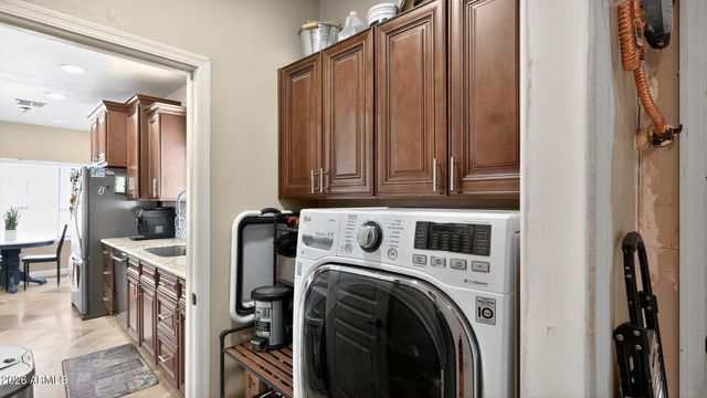 1627 E EARLL Drive, Phoenix, AZ 85016