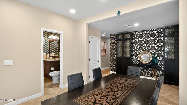 1627 E EARLL Drive, Phoenix, AZ 85016