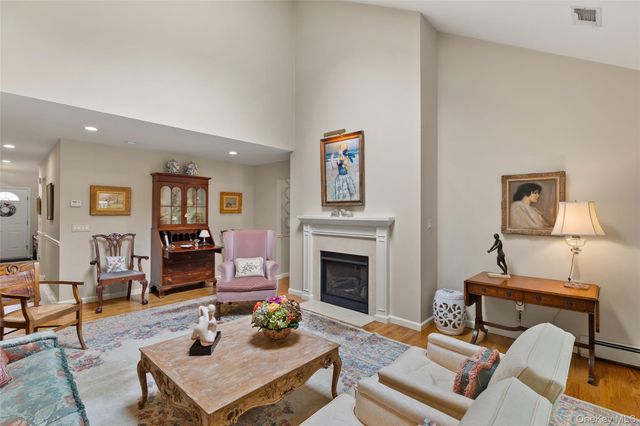 31 Joyces Way, Bay Shore, NY 11706
